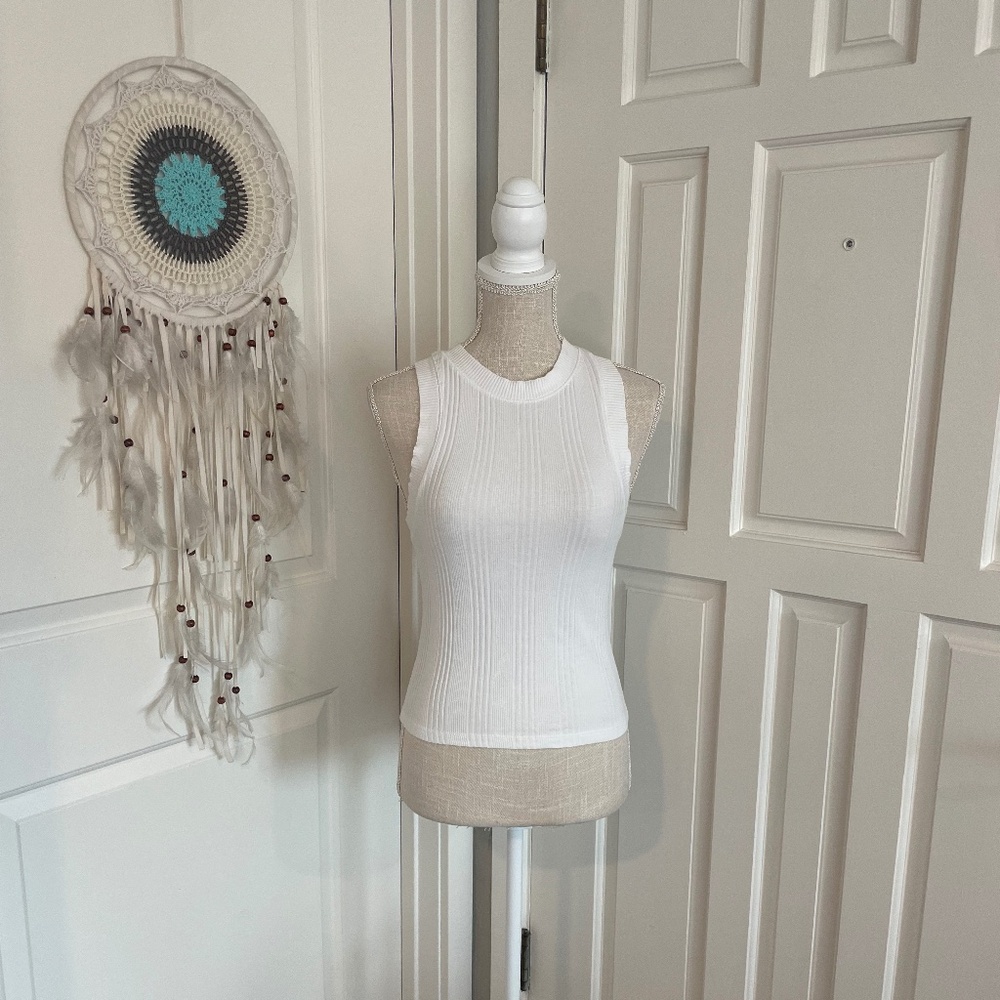 Zara White Ribbed Sleeveless Tank Top – Slim Fit, Versatile Essential – Size S
